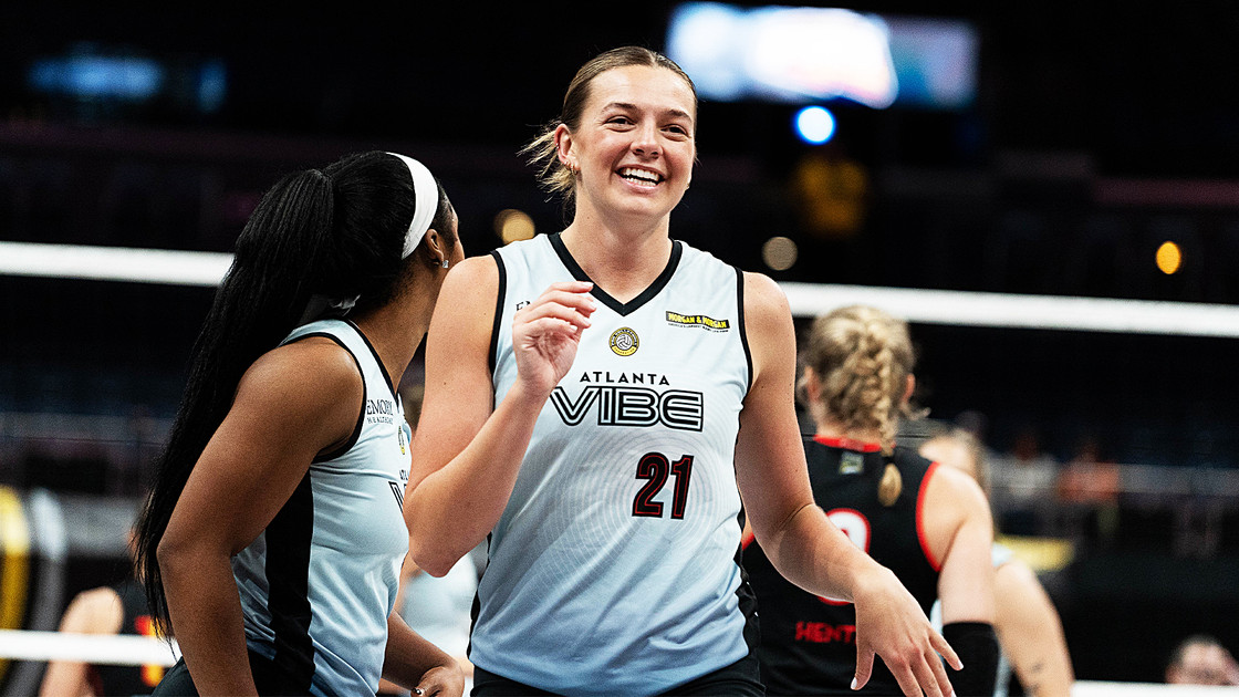 バレーボール　west Youth GameDay Greats #67 White West Virginia Mountaineers